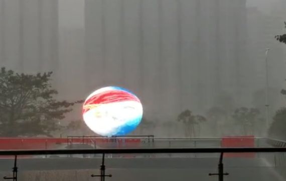 In bad weather, the outdoor sphere screen is still stable