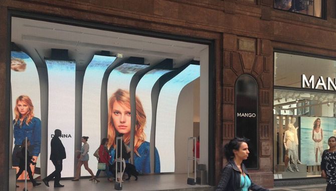 Installation of led display in specialty store